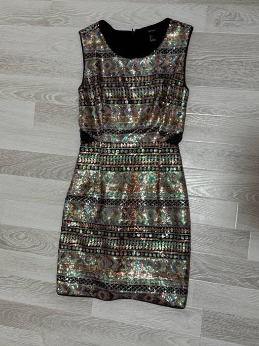 Платье в пайетках Forever 21