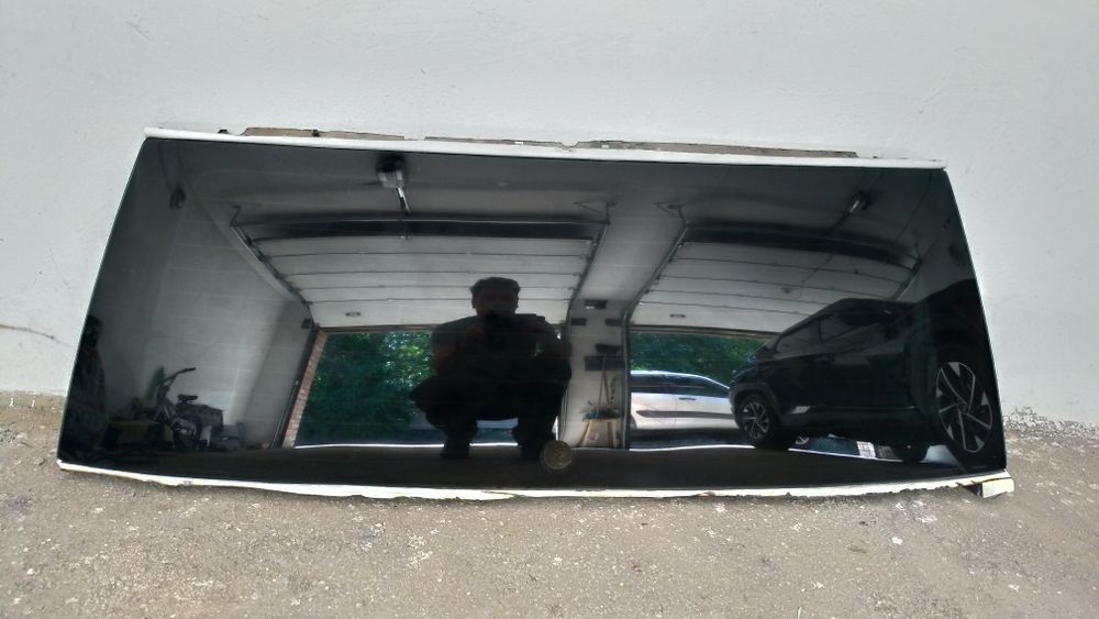 Стекло двери багажника