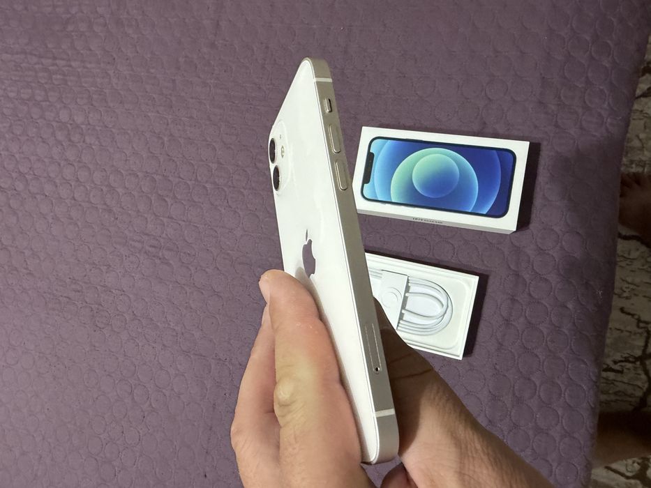 Продавам  iphone 12  128GB