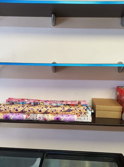 Праздничные свечи, обертки и коробки