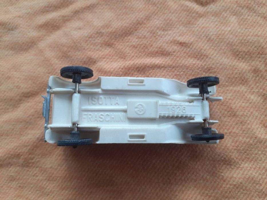 Mașină veche Isotta Fraschini de colecție.