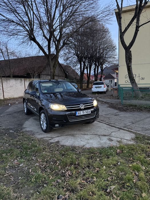 VOLKSWAGEN Touareg