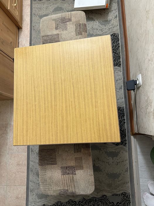 Продается стол со стульями