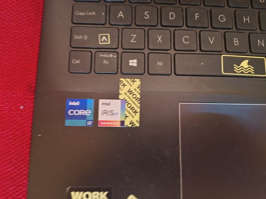 Laptop asus folosit foarte putin