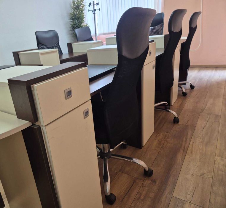 Запазени офис мебели и столове