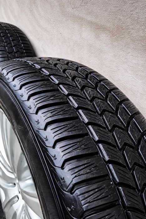 Anvelope/Cauciucuri de iarna 215/65/R16 sau 195/65 R15