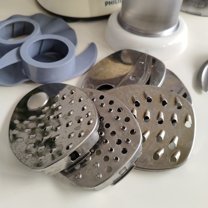 Кухненски робот Pilips HR7761 на части