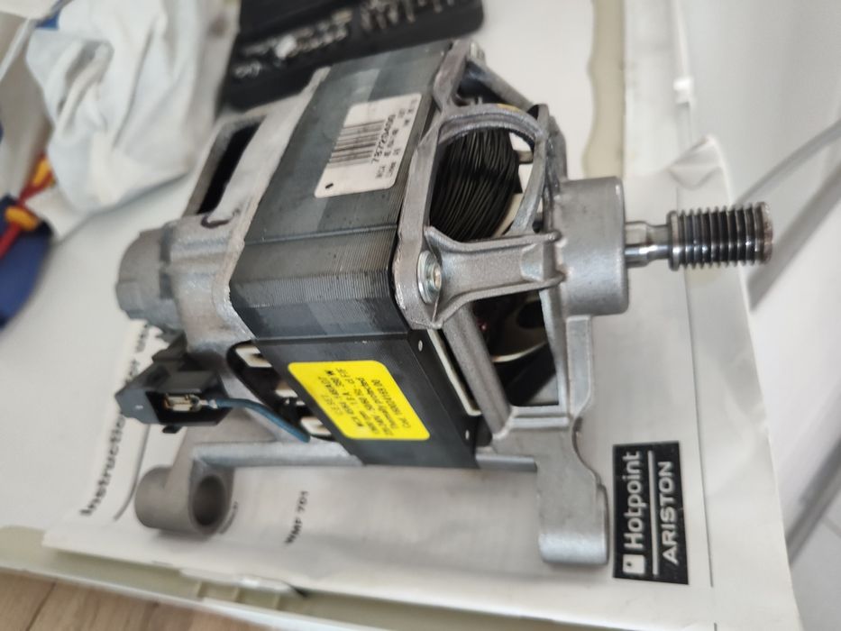 Пералня Hotpoint Ariston WFM701