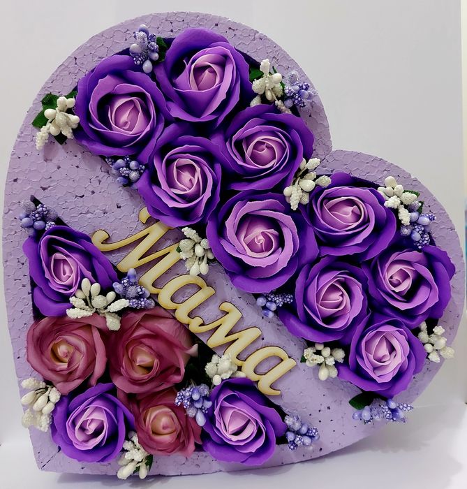 Кутия "сърце " аранжирана със сапунени рози