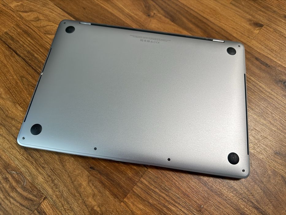 Лаптоп apple Macbook pro 13” 2017, 256gb i5, 8gb touchbar fingerprint