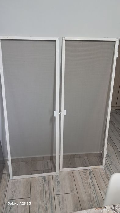 Vand 5 buc..Plasa tantari pentru geamuri