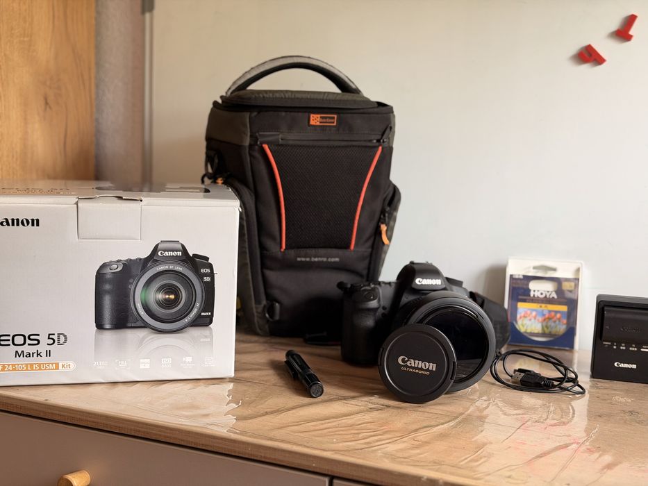 Canon EOS 5D Mark II + EF 24-105mm f/4L IS USM + полный комплект