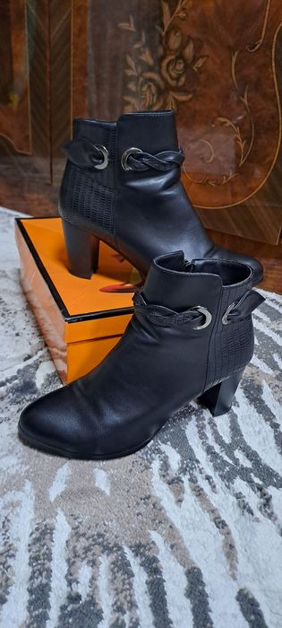 Продаётся женская обувь в отличном состоянии