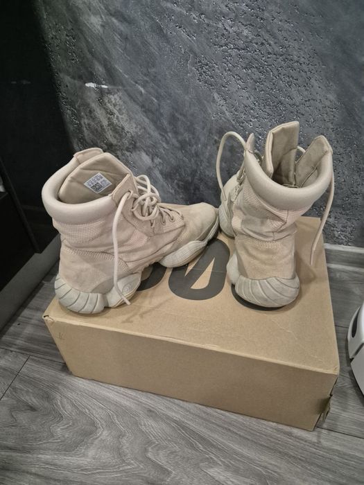 Bocanci vara Adidas yeezy 500 marimea 45 1/3
