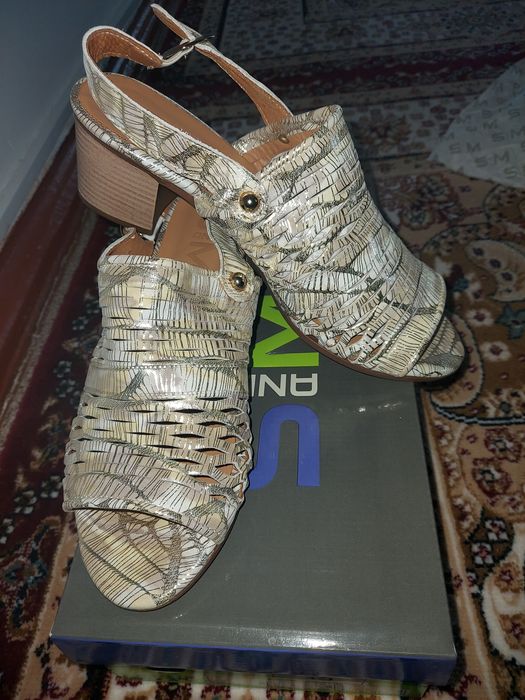 Продаются новые босоножки