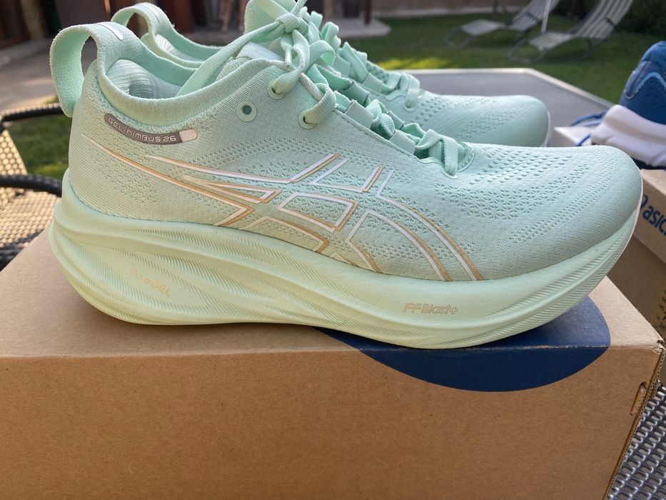 маратонки Asics номера 37,5 и 38см ,стелки 23,5см и 24см,като нови