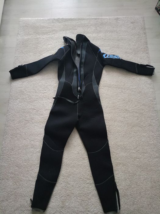 Vând costum scufundări nautice Cressi, mărimea M,5mm,nou.