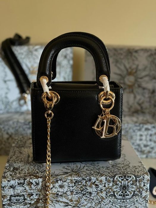 Чанти на gucci , loius vuitton  и шанел с кутии