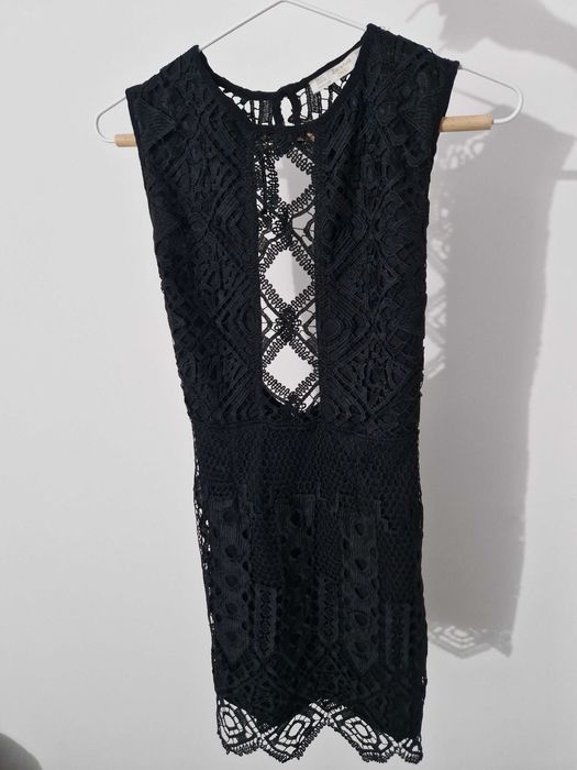 Rochie din dantela cu spatele gol