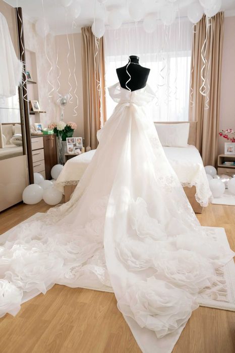 Rochie de mireasă Milla Nova - 2 trene + voal (mărimea 36)
