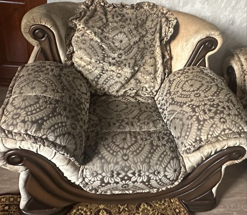 Продаётся комплект мягкой мебели