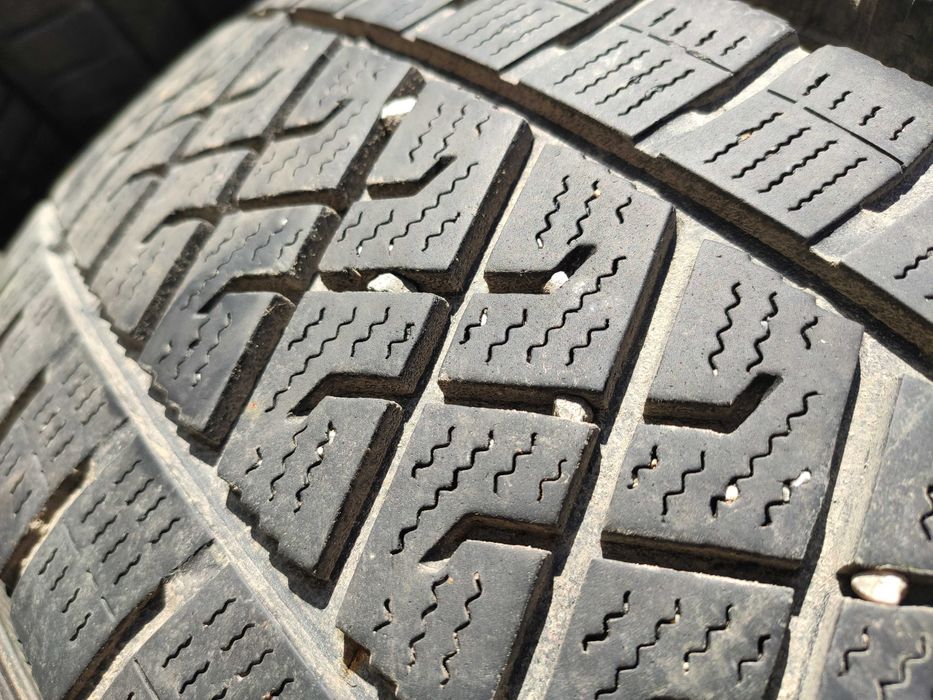 2бр Зимни гуми за бус 205 70 15 C - Lassa