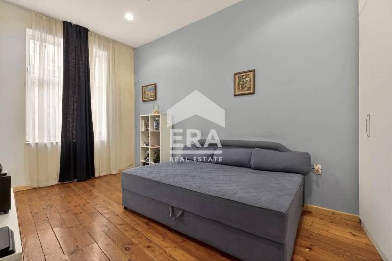 Тристаен, ексклузивен, обзаведен апартамент за продажба, представляващ