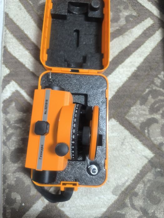 Штатив,Нивиллер Геодезист