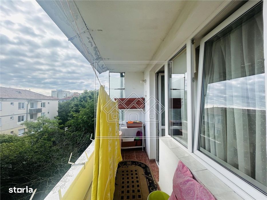 Ap decomandat, 3 camere, balcon, pivnita - N. Iorga