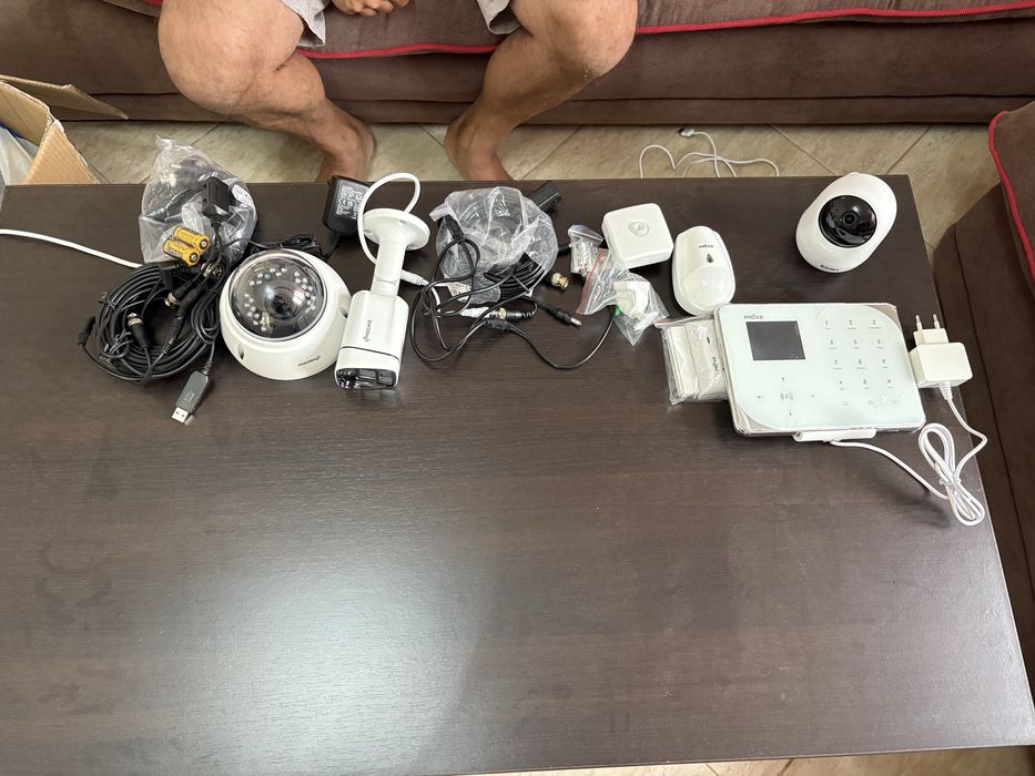 „Sistem supraveghere video Urmet – 6 camere + alarmă + accesorii”