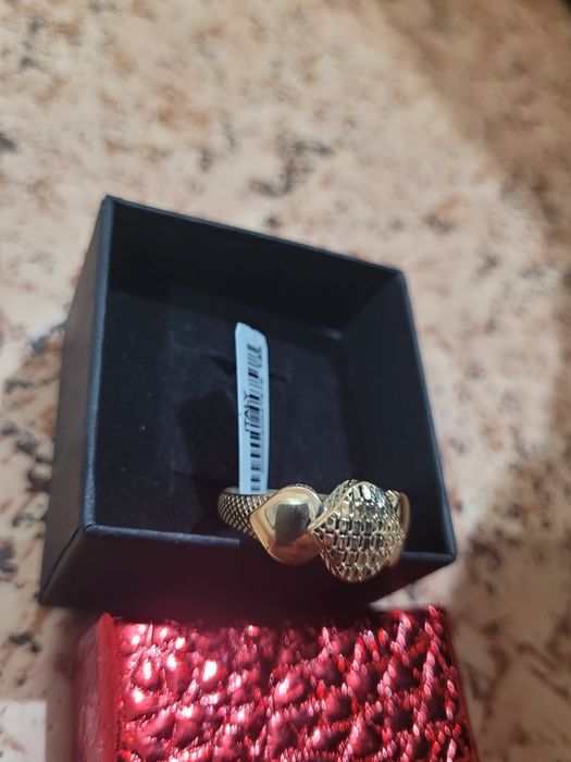 Продам женский кольцо