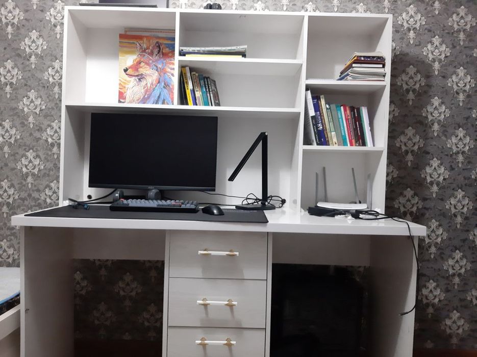 Рабочий стол-шкаф