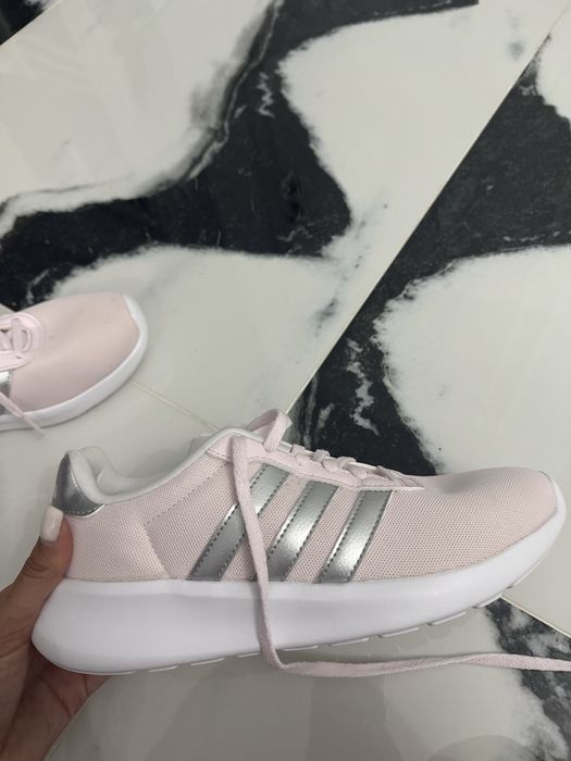 Adidasi adidas,0 purtari