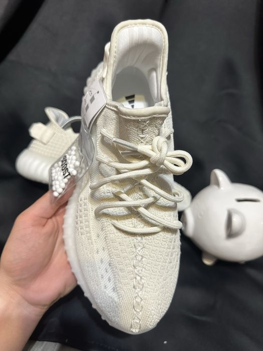 Yeezy 350 "Bone" Diferite marimi!