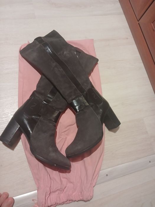 Продам женские сапоги