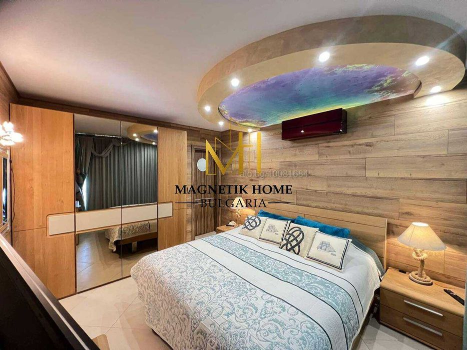 Луксозен двустаен апартамент с 2 бани и паркомясто в супер център