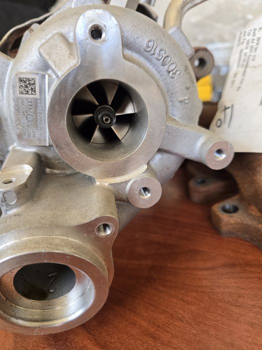 Турбо компресор турбина Audi VW Skoda Seat 2.0TDI 04L253019A GARRETT
