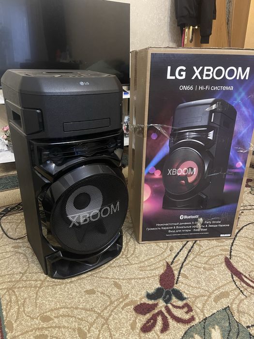 Музыкальная колонка LG Xboom