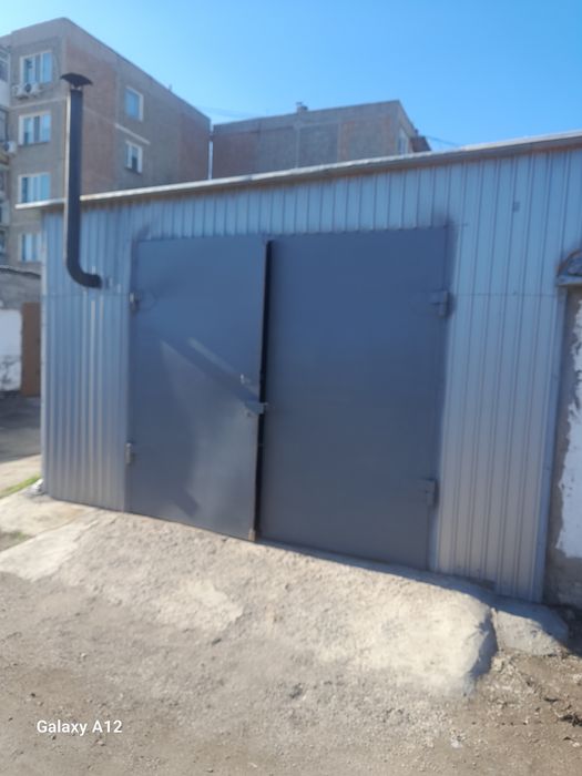 Продам гараж на проспекте.