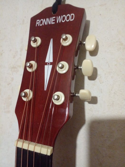 Гитара 6 струнная