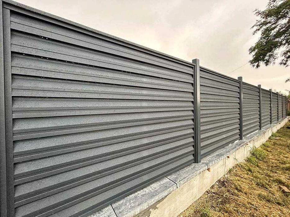 Garduri si porti din panouri stil jaluzele si alte modele disponibile