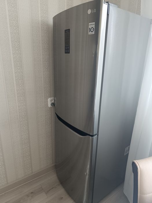 Холодильник марки LG