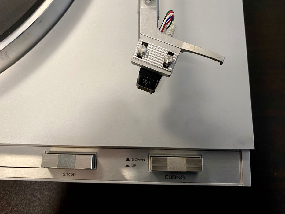 Полуавтоматичен грамофон JVC