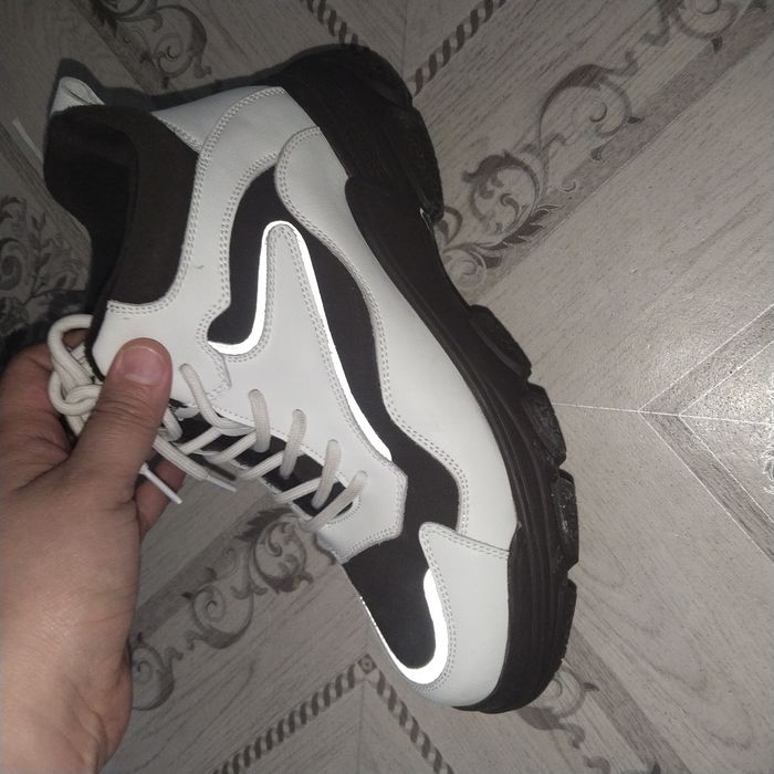 Продам новые утепленные ботинки на осень весну