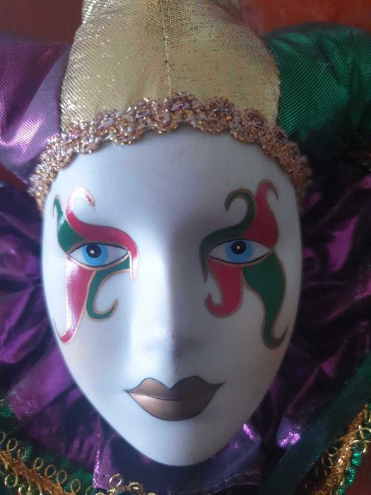 Lady Clown Festival Venezia PORTELAN si platou perete pictat