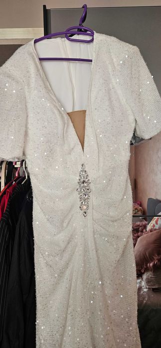 Официална рокля, подходяща и за сватбена