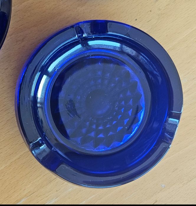 Три пепелника, сини