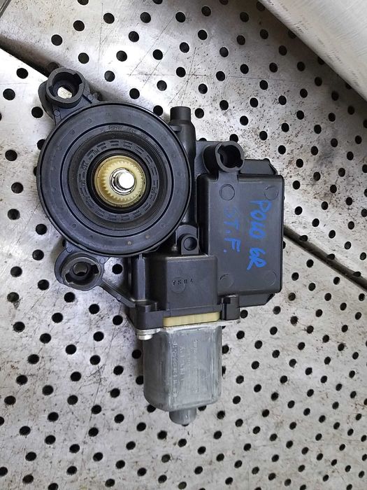 Motoras macara stanga fata vw polo 6r 6r0959801ab