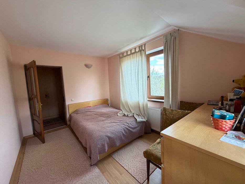 Casă zonă verde | 4 camere, 920 mp teren, garaj | Vălenii de Munte
