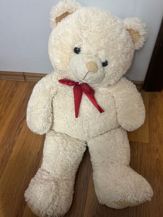 Бяло Плюшено мече